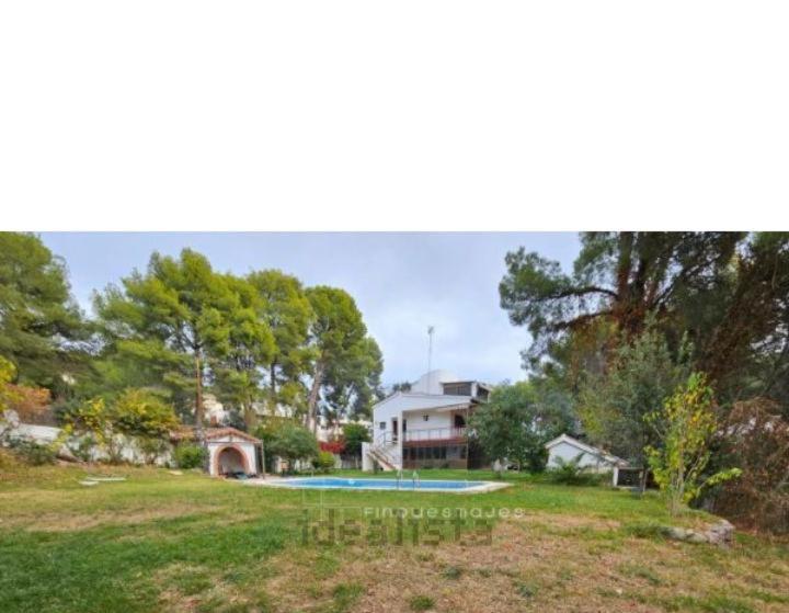 Avec Piscine Quartier Residentiel Castelldefels